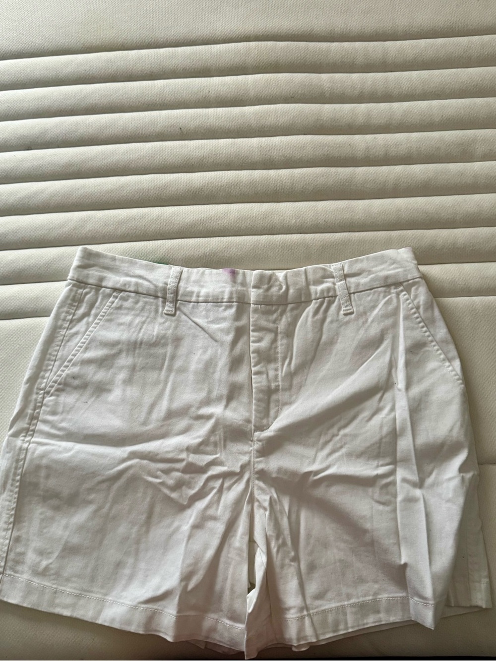 Gloria Vanderbilt White Bermuda Shorts